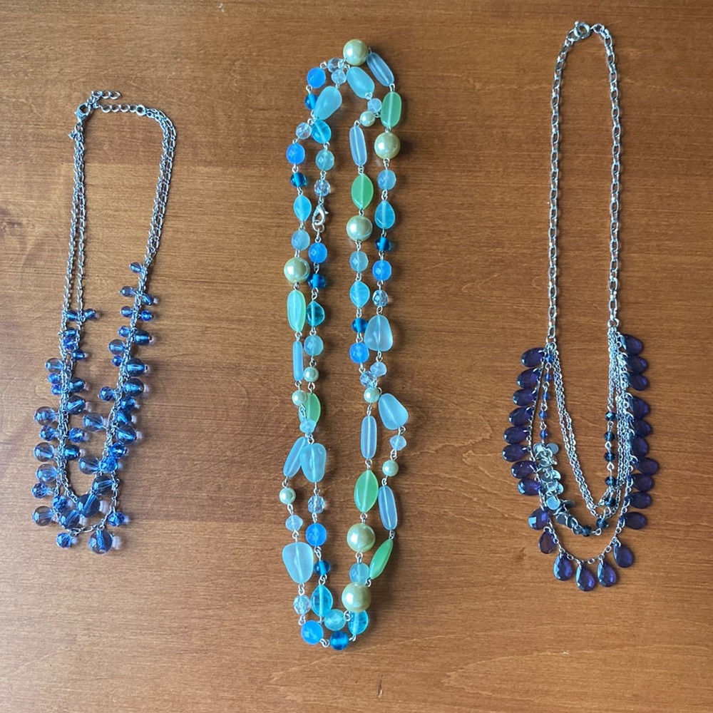 Blue beaded necklace lot 💙